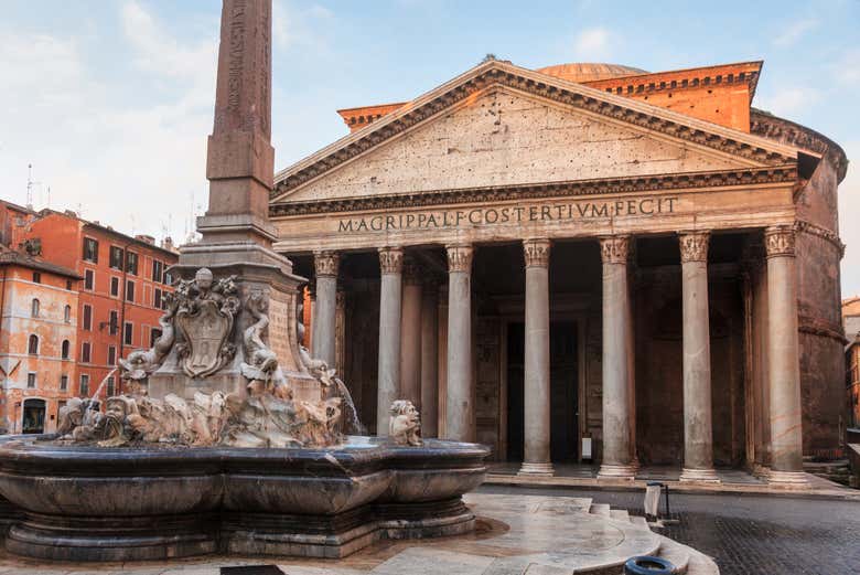 Facciata del Pantheon di Agrippa, uno dei gioielli di Roma