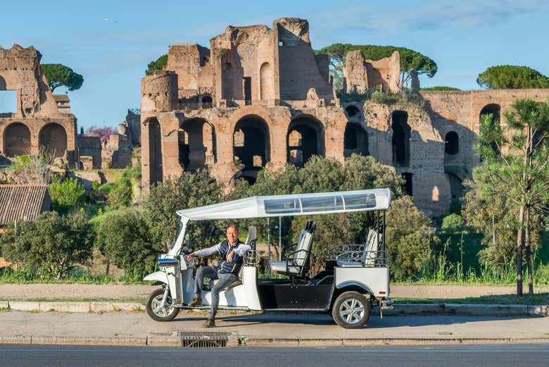 Alla scoperta di Roma in tuk tuk elettrico