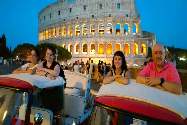 Durante la visita serale al Colosseo